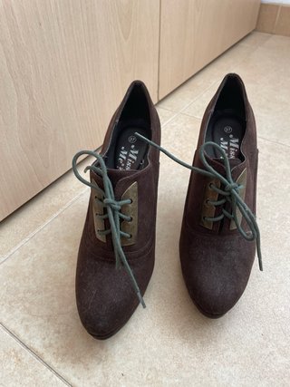Botín tacón cordones marrón