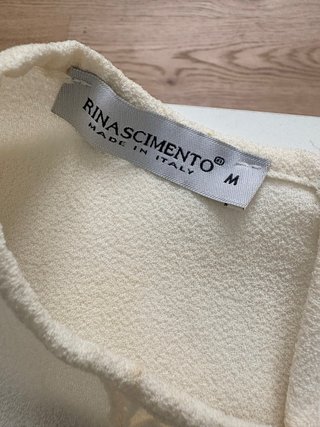 Blusa Rinascimento blanca con encaje