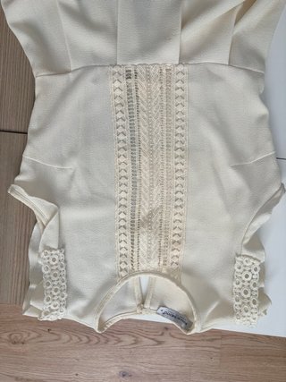 Blusa Rinascimento blanca con encaje