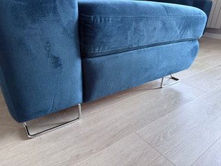 Sofá chaiselongue cama azul con arcón
