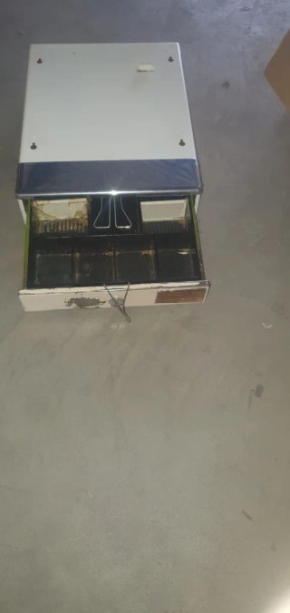 Caja registradora metálica