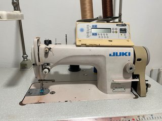 Máquina de coser Juki industrial