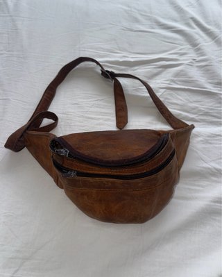 Riñonera de piel marrón