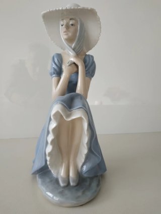 Figura Lladró Porcelana Azul y Blanca