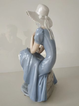 Figura Lladró Porcelana Azul y Blanca