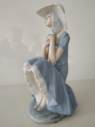 Figura Lladró Porcelana Azul y Blanca