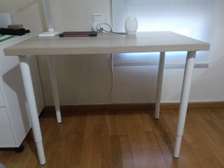 Mesa de estudio Ikea madera y metal