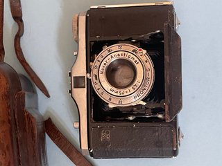 Fotocamera pieghevole Zeiss Ikon Nettar vintage con custodia
