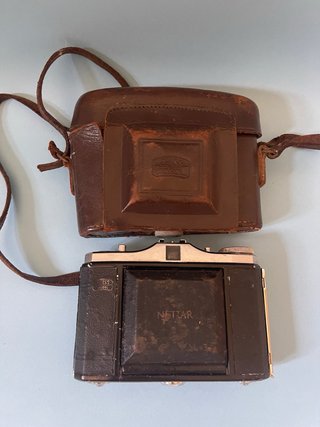 Fotocamera pieghevole Zeiss Ikon Nettar vintage con custodia