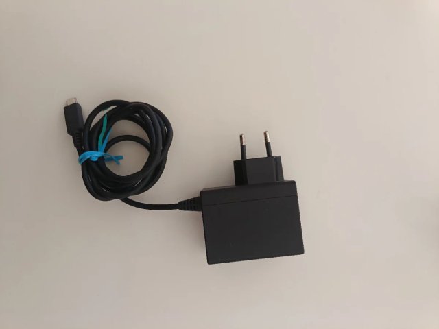 Nintendo Switch + 2 Giochi: Nintendo labo & Pokemo
