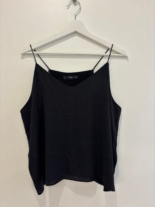 Camiseta tirantes negra Mango