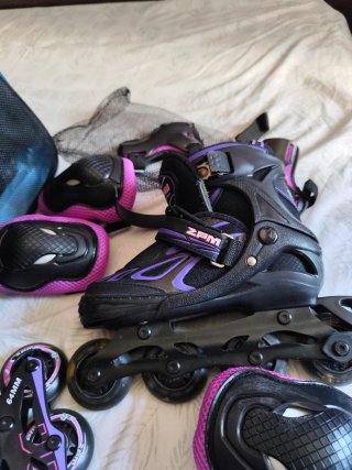 Patines y protecciones rosa/negro