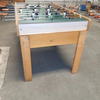Futbolín de madera
