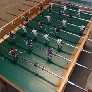 Futbolín de madera