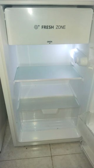 Piccolo frigorifero con congelatore