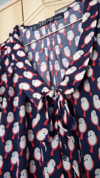 Camisa Zara lazo pájaros azul y rojo