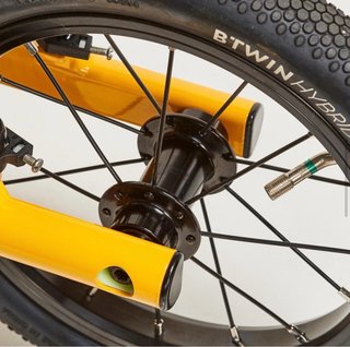Bicicleta sin pedales amarilla