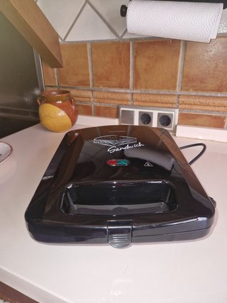 Sandwichera Eléctrica Negra