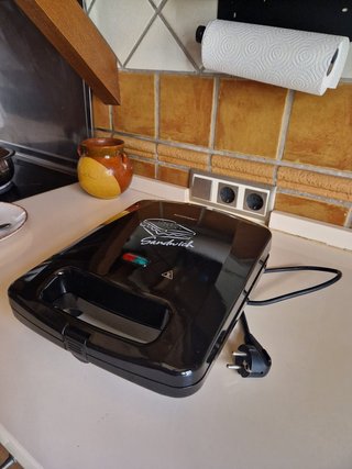 Sandwichera Eléctrica Negra