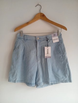 Pantalón corto encaje crema