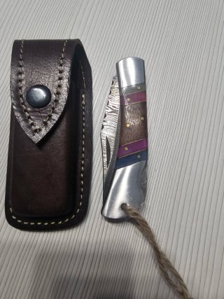 Acero de damasco de bolsillo con funda de cuero