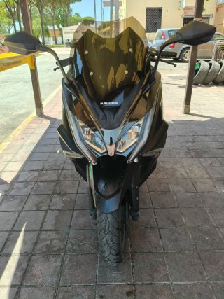 Kymco AK 550 Maxi Scooter Negra