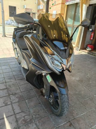 Kymco AK 550 Maxi Scooter Negra