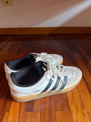 Adidas x Bad Bunny Beige/Blanco. Excelente estado.