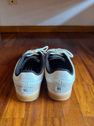 Adidas x Bad Bunny Beige/Blanco. Excelente estado.