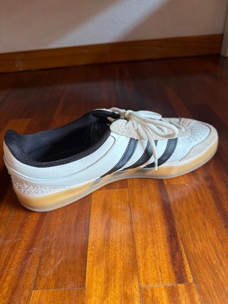 Adidas x Bad Bunny Beige/Blanco. Excelente estado.