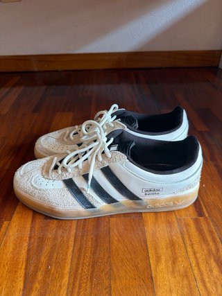 Adidas x Bad Bunny Beige/Blanco. Excelente estado.