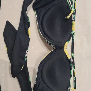Bikini de limones negro y amarillo