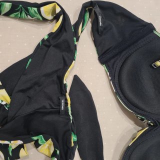 Bikini de limones negro y amarillo