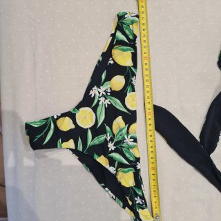 Bikini de limones negro y amarillo