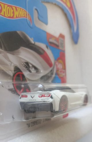 Hot Wheels 14 Corvette Stingray