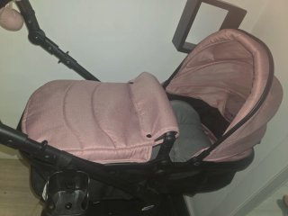 Carrito de bebé rosa con silla para coche