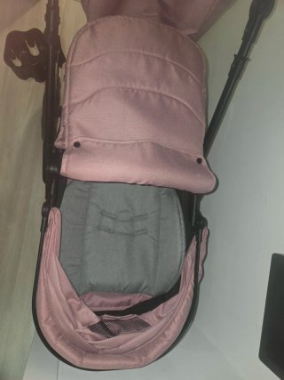 Carrito de bebé rosa con silla para coche