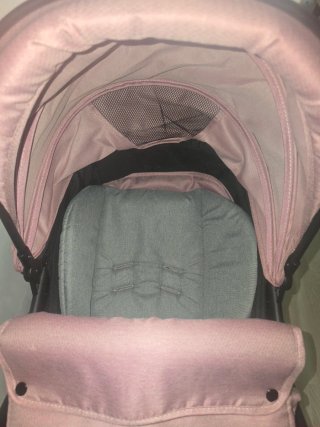 Carrito de bebé rosa con silla para coche