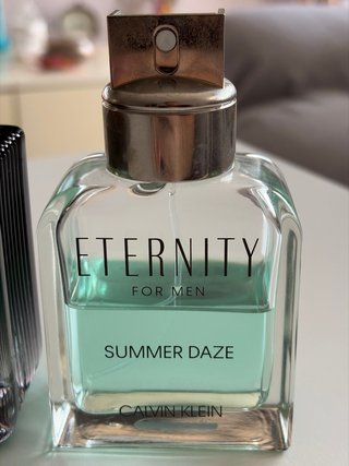 Dos perfumes: Elie Saab y Calvin Klein nuevas