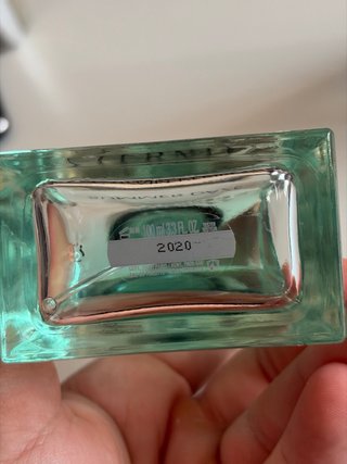 Dos perfumes: Elie Saab y Calvin Klein nuevas