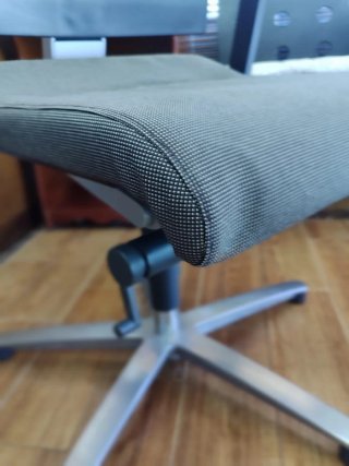 Silla de oficina ergonómica gris