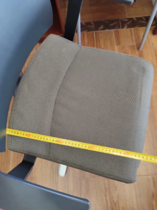 Silla de oficina ergonómica gris