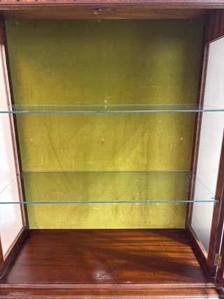 Vitrina aparador de madera con puertas
