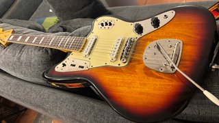 Fender Squier Jaguar classic vive 70s como nueva