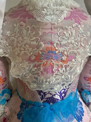 Espectacular traje de fallera rosa y plata