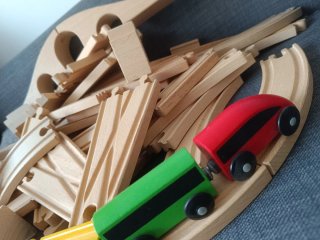 Tren madera IKEA con vagones