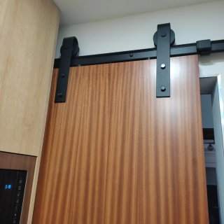 Puerta corredera madera sapelly nueva