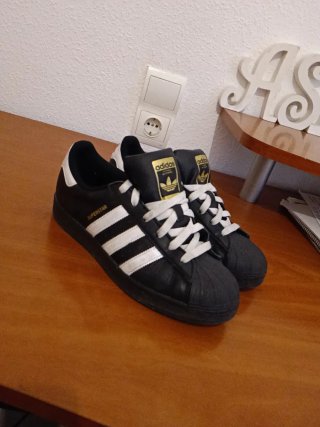Adidas Superstar Negras Talla 39.5