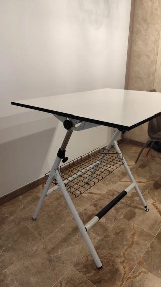 Mesa blanca dibujo técnico - inclinable y elevable