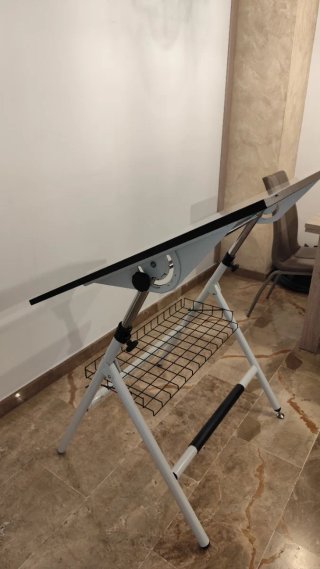Mesa blanca dibujo técnico - inclinable y elevable